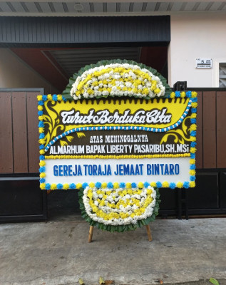 Papan Bunga Duka di Teluk Kenali