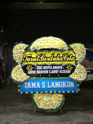 Papan Bunga Duka di Teluk Kenali