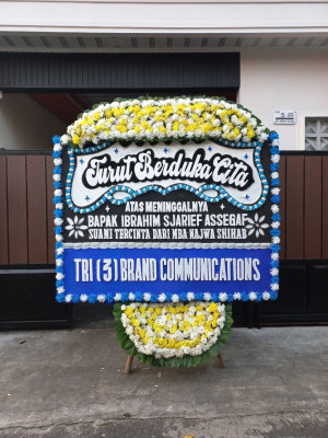 Papan Bunga Duka di Teluk Kenali